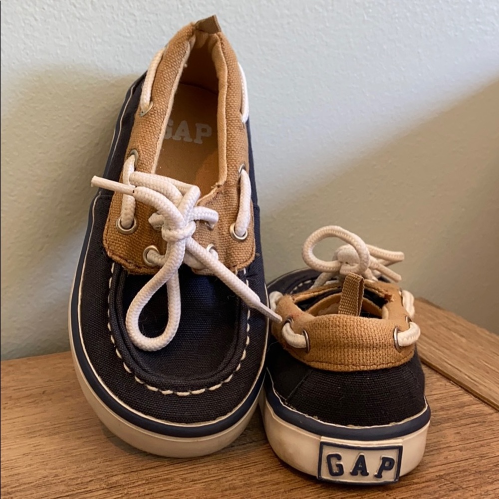 GAP Boat Shoes Kids size 7 toddler navy blue/ tan